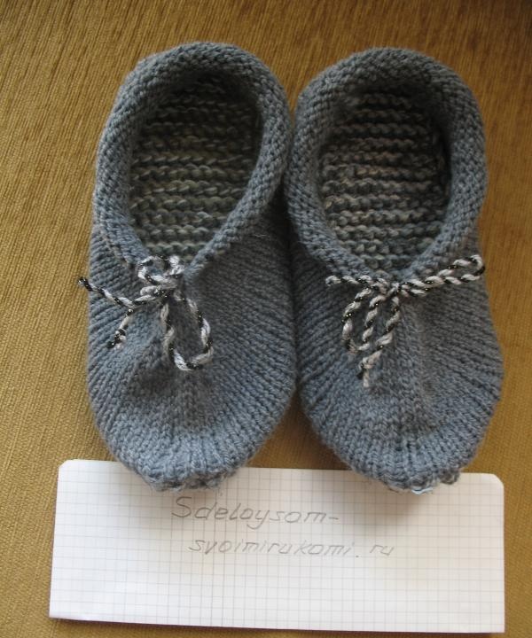 Knitted slippers