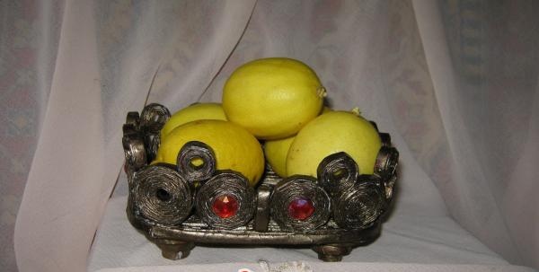 Candy bowl made from newspaper tubes