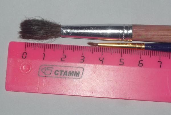 brushes of different sizes