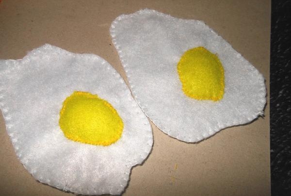 felt scrambled eggs