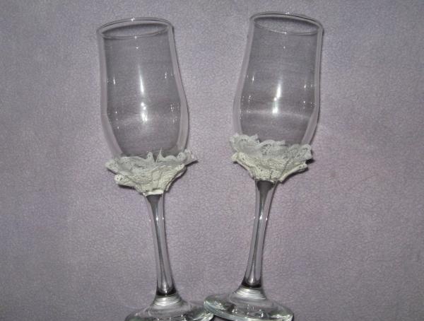 Decor of wedding glasses