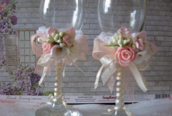 Decor of wedding glasses