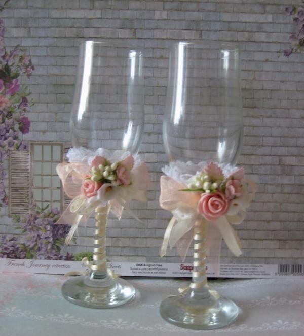 Decor of wedding glasses