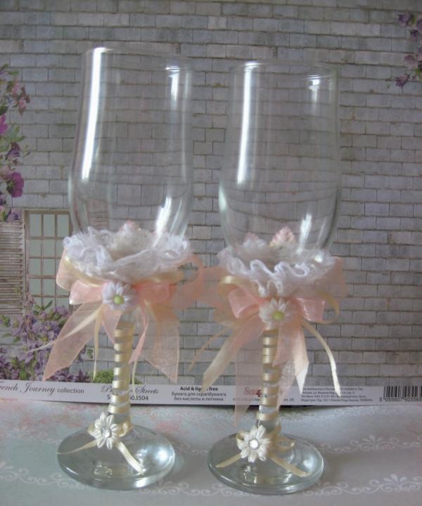 Decor of wedding glasses