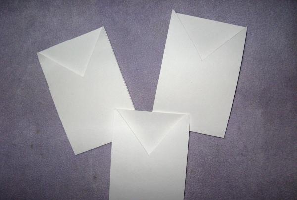 Wedding invitations in the form of an envelope