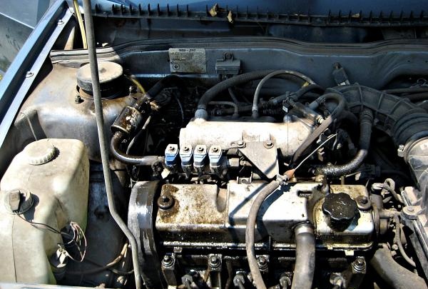 How to clean a car engine