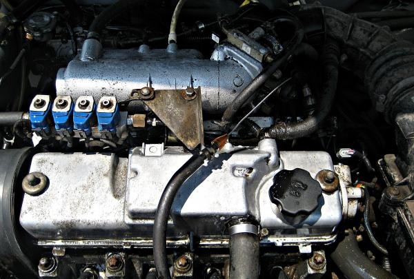 How to clean a car engine