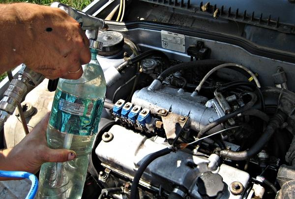 How to clean a car engine