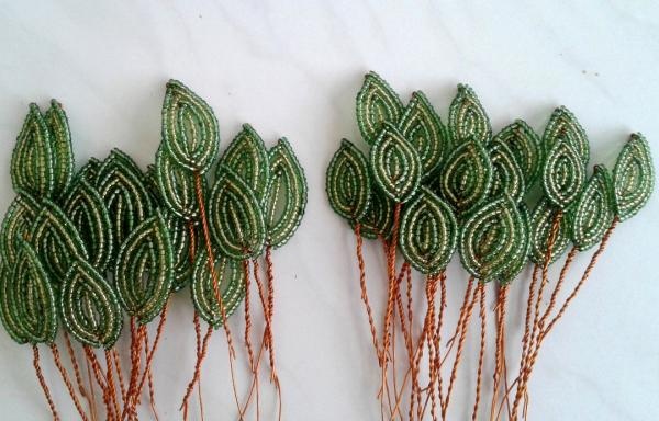 Weaving rose leaves