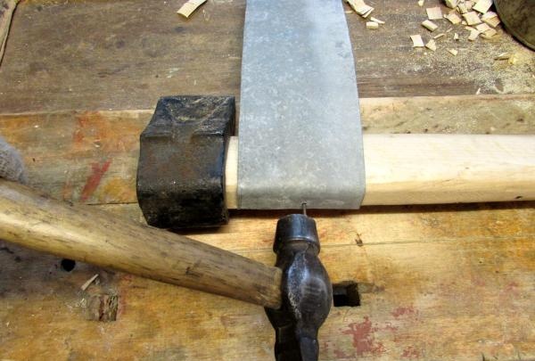 How to chop wood correctly