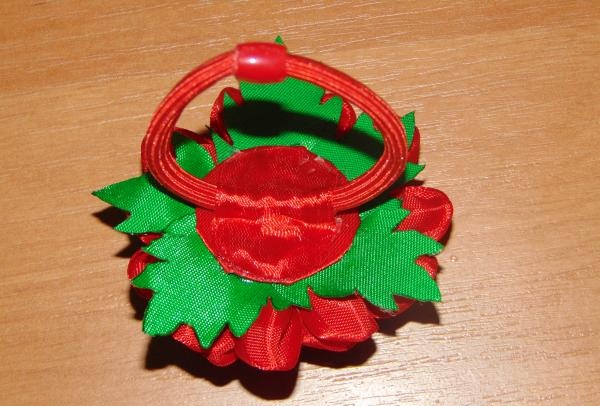 Hair band using kanzashi technique