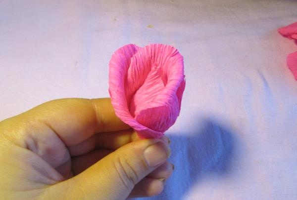 fans with roses made of corrugated paper