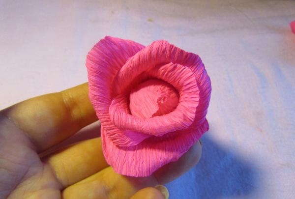 fans with roses made of corrugated paper