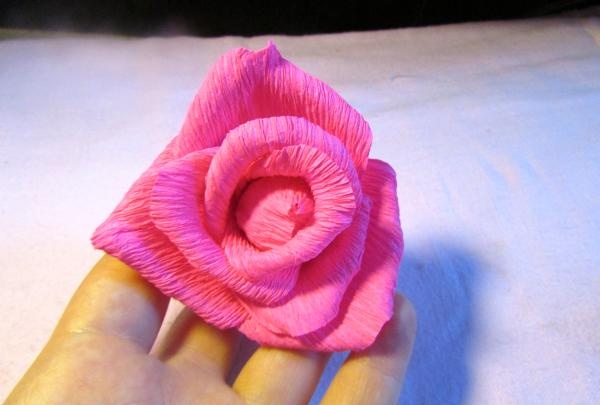 fans with roses made of corrugated paper