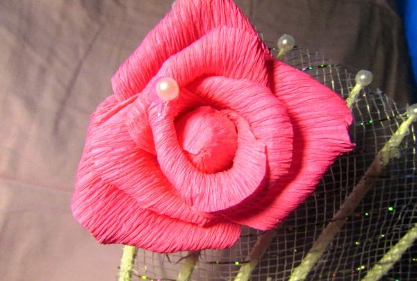 fans with roses made of corrugated paper