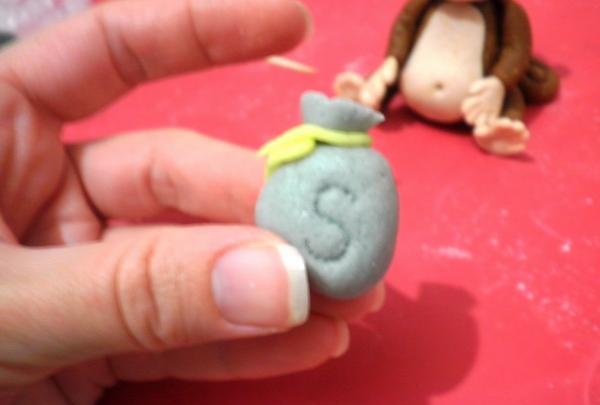 Money monkey made from sugar paste