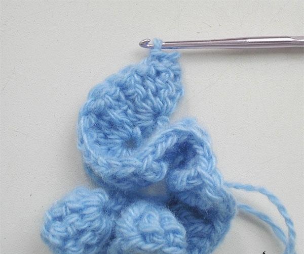 How to crochet a blue rose