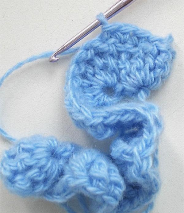 How to crochet a blue rose