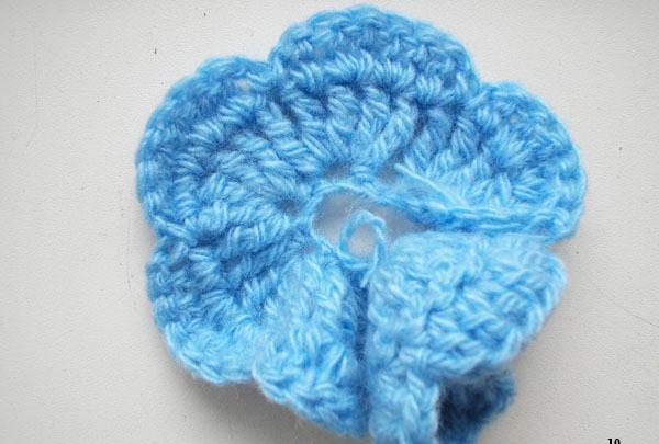 How to crochet a blue rose