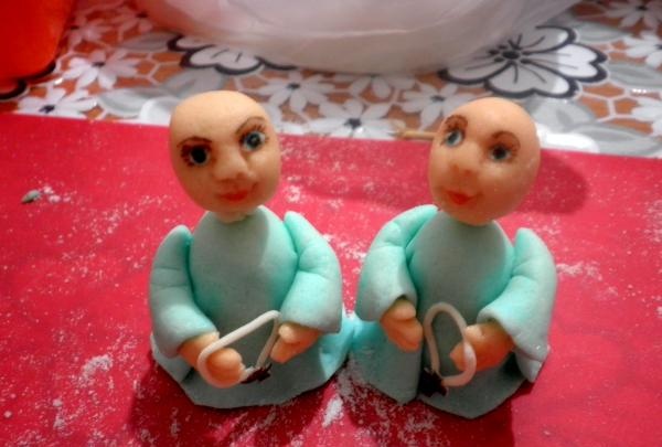 Cake figurines made from mastic