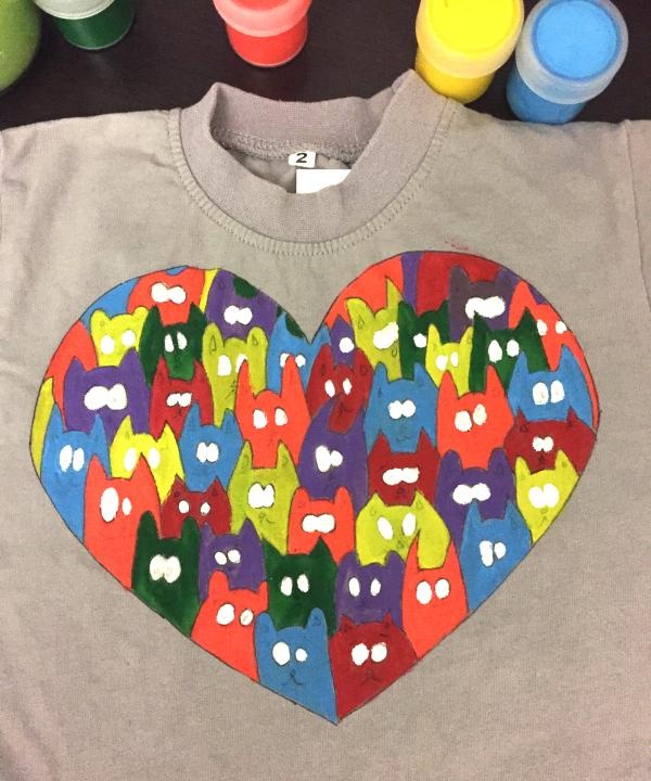 Painting a children's T-shirt