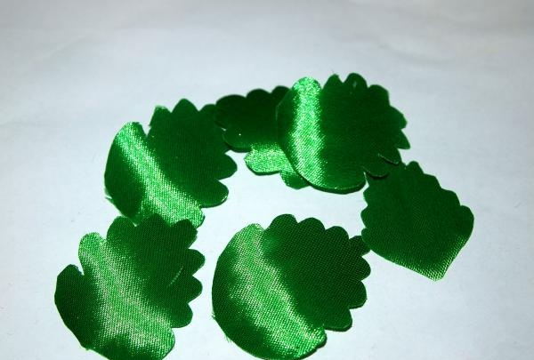 Strawberry hair clips na gawa sa satin ribbons