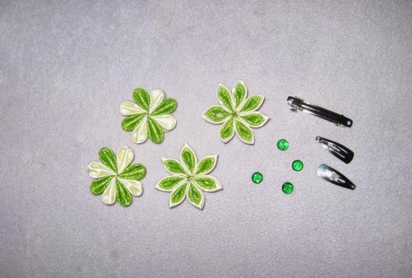 Set of hairpins using kanzashi technique