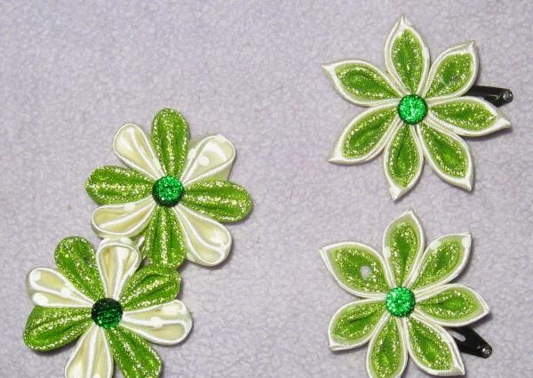 Set of hairpins using kanzashi technique