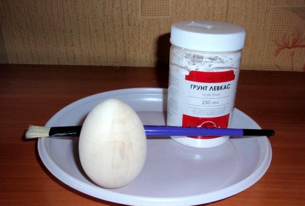 Painting a wooden egg