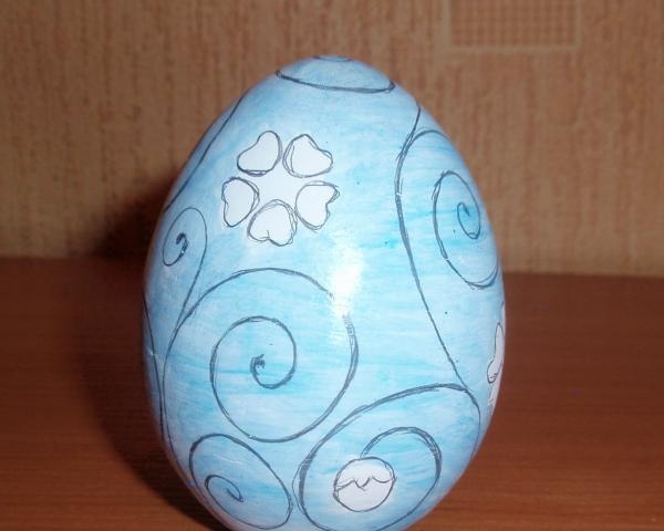 Painting a wooden egg