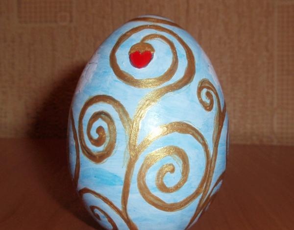 Painting a wooden egg