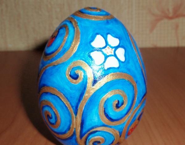 Painting a wooden egg