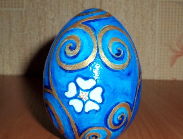 Painting a wooden egg