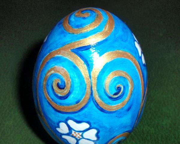 Painting a wooden egg