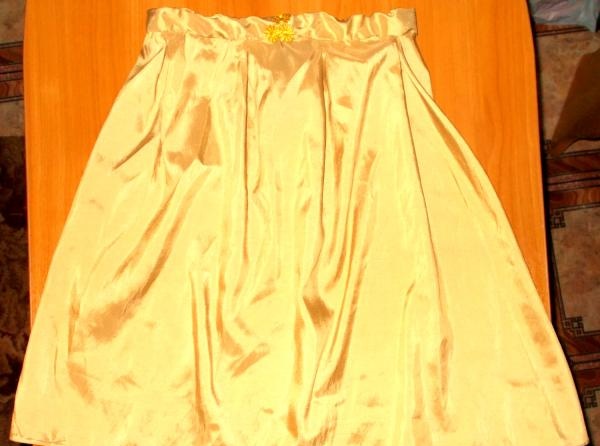 Skirt in silk fabric with ruffled section