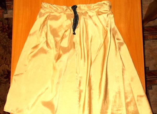 Skirt in silk fabric with ruffled section