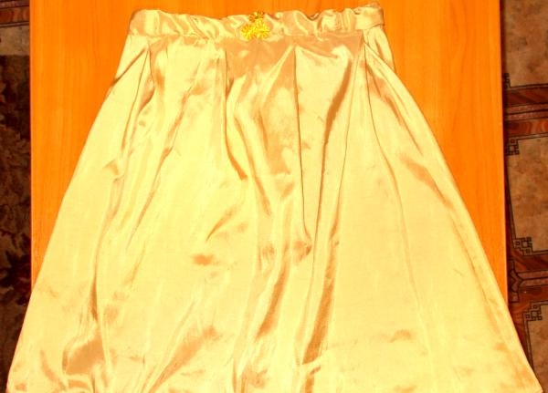 Skirt in silk fabric with ruffled section