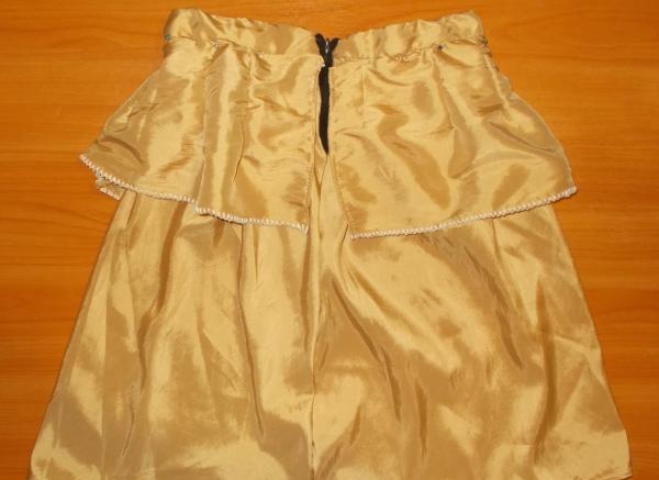 Skirt in silk fabric with ruffled section