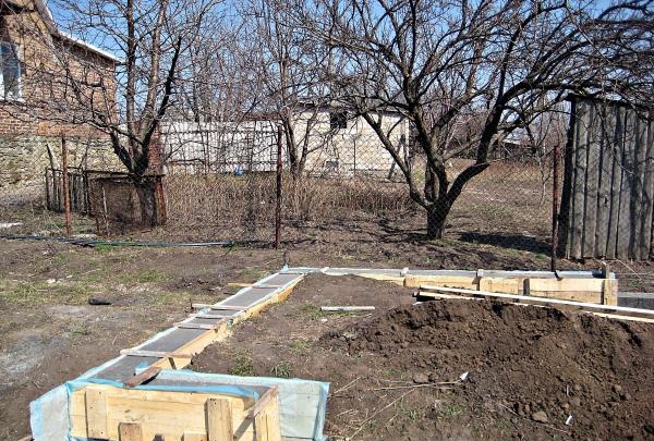 Stages of building a barn