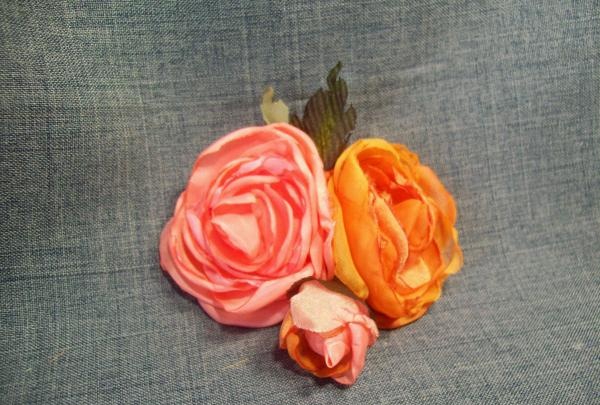 brooch with a headband with silk flowers