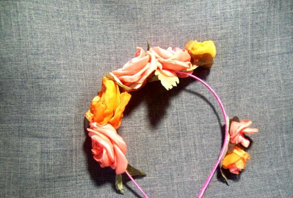 brooch with a headband with silk flowers