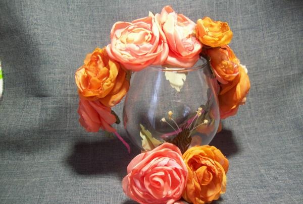 brooch with a headband with silk flowers