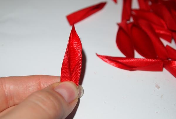 Hoop made of satin ribbons with a composition