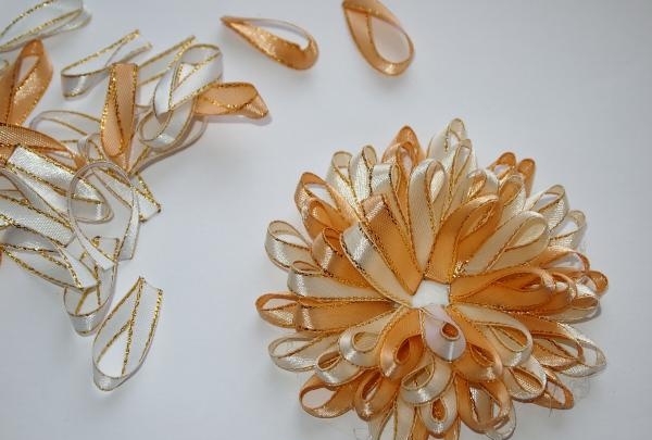 Jellyfish hair clip made of satin ribbons