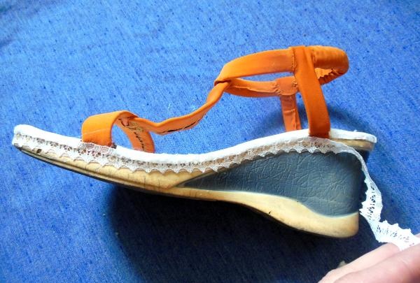 Replacing the insole of old sandals