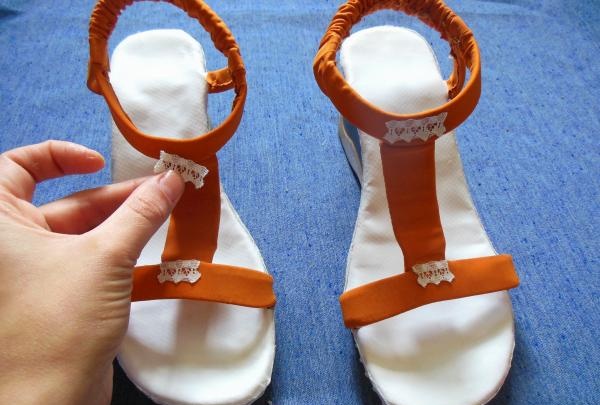 Replacing the insole of old sandals