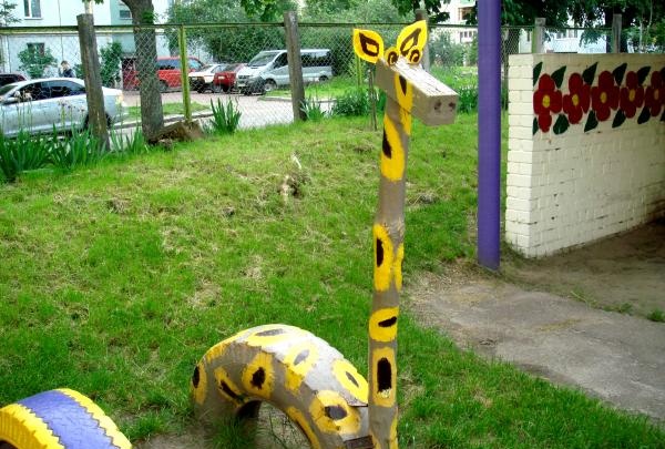 Tire garden figurines