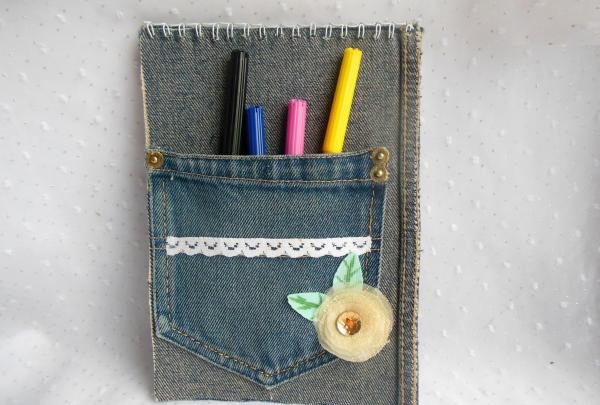 Notepad with denim trim