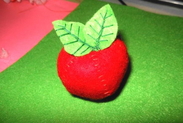 How to sew an apple from felt