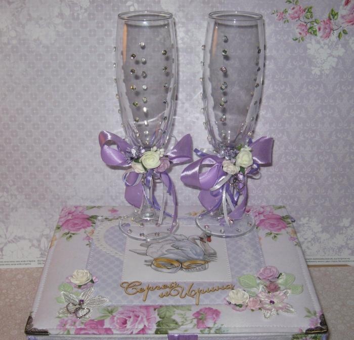 Box for wedding glasses